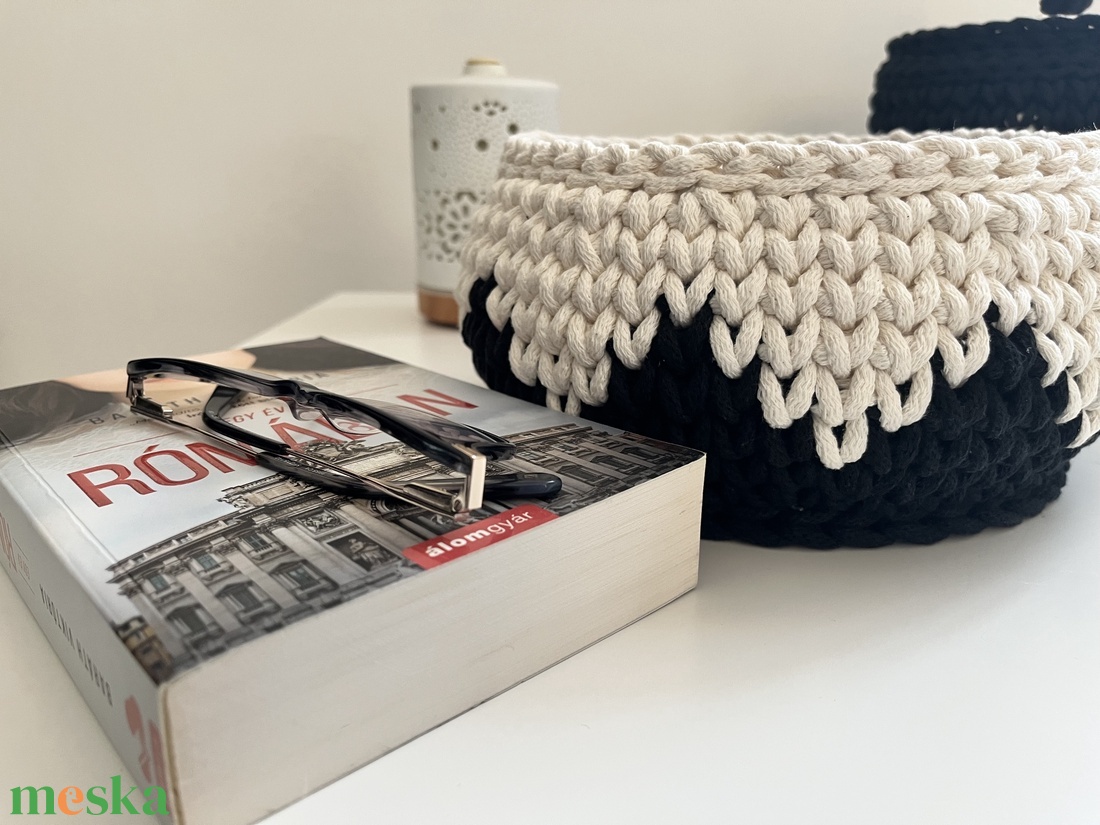 Kosár öblös alakú fekete-fehér - otthon & életmód - dekoráció - asztal és polc dekoráció - dekorációs tál, tartó - Meska.hu