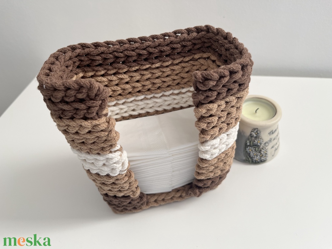 Horgolt álló papír zsebkendő tartó - otthon & életmód - dekoráció - asztal és polc dekoráció - dekorációs tál, tartó - Meska.hu