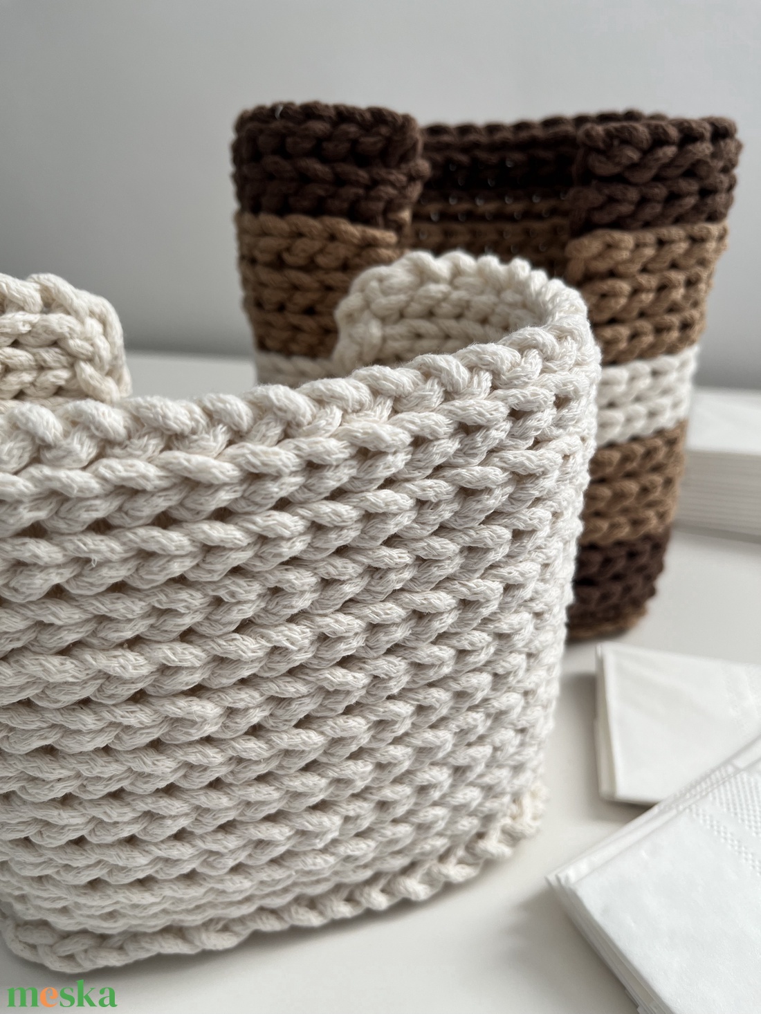 Horgolt álló papír zsebkendő tartó - otthon & életmód - dekoráció - asztal és polc dekoráció - dekorációs tál, tartó - Meska.hu