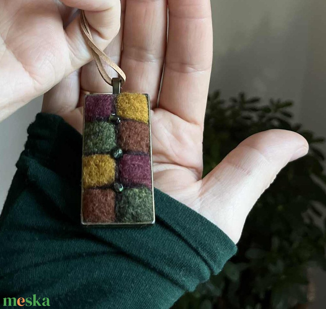 Nemez medál fém foglalatban - ékszer - nyaklánc - medál - Meska.hu