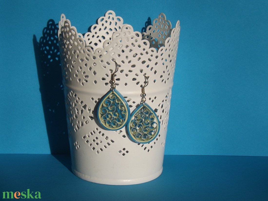 Quilling technikával készült kék fülbevaló - ékszer - fülbevaló - lógó csepp fülbevaló - Meska.hu Quilling technikával készült kék fülbevaló - ékszer - fülbevaló - lógó csepp fülbevaló - Meska.hu