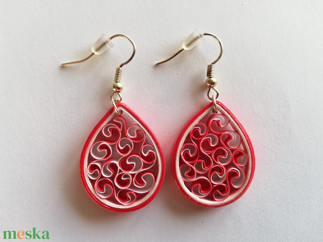 Quilling technikával készült piros fülbevaló - ékszer - fülbevaló - lógó csepp fülbevaló - Meska.hu Quilling technikával készült piros fülbevaló - ékszer - fülbevaló - lógó csepp fülbevaló - Meska.hu