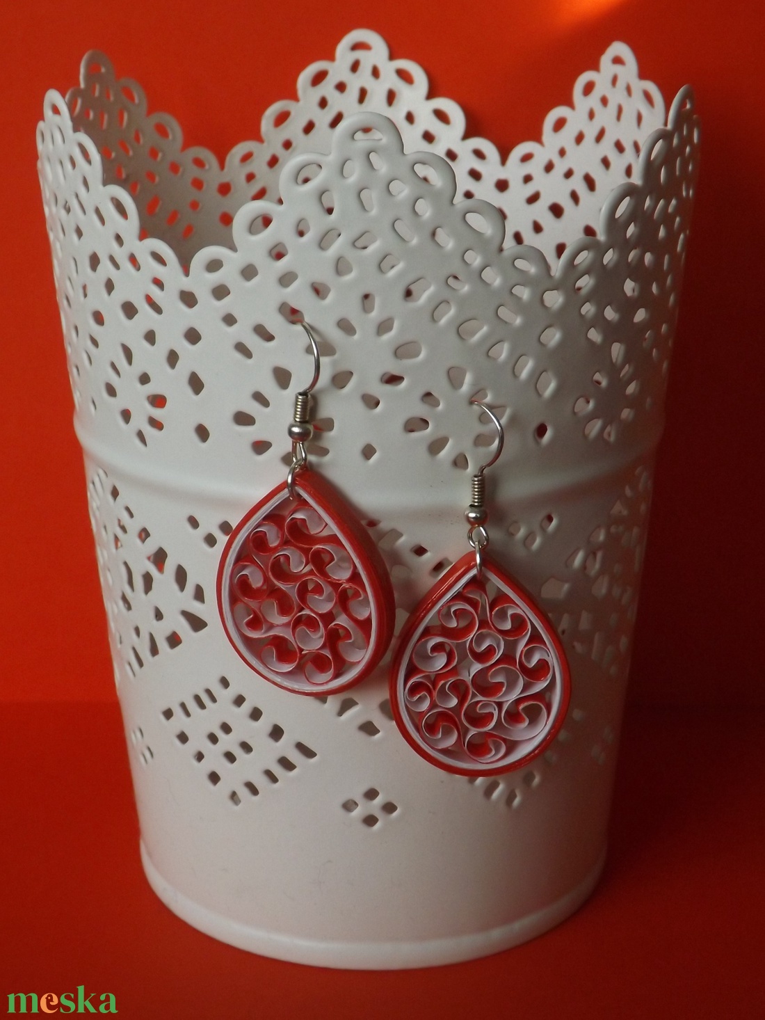 Quilling technikával készült piros fülbevaló - ékszer - fülbevaló - lógó csepp fülbevaló - Meska.hu Quilling technikával készült piros fülbevaló - ékszer - fülbevaló - lógó csepp fülbevaló - Meska.hu