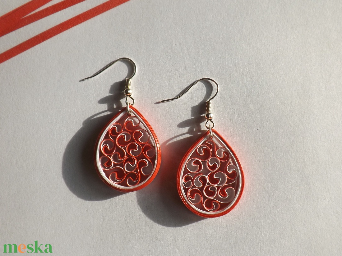 Quilling technikával készült piros fülbevaló - ékszer - fülbevaló - lógó csepp fülbevaló - Meska.hu Quilling technikával készült piros fülbevaló - ékszer - fülbevaló - lógó csepp fülbevaló - Meska.hu