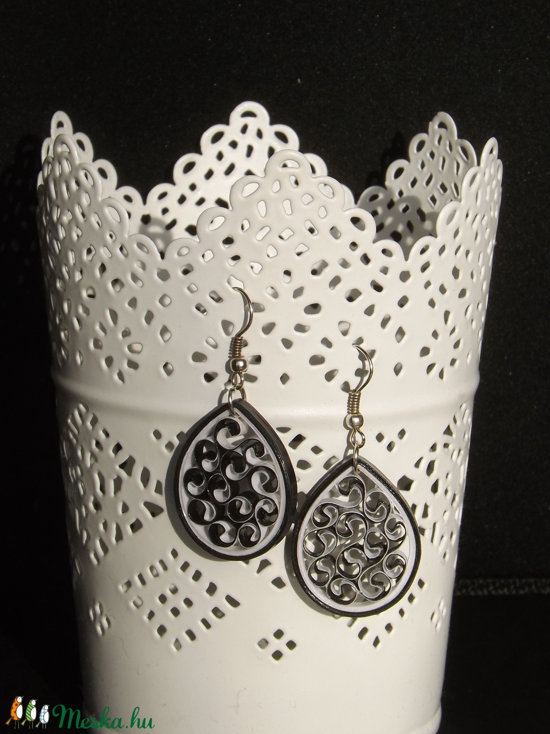 Elegáns vidámság - quilling technikával készült fülbevaló - ékszer - fülbevaló - lógó csepp fülbevaló - Meska.hu Elegáns vidámság - quilling technikával készült fülbevaló - ékszer - fülbevaló - lógó csepp fülbevaló - Meska.hu