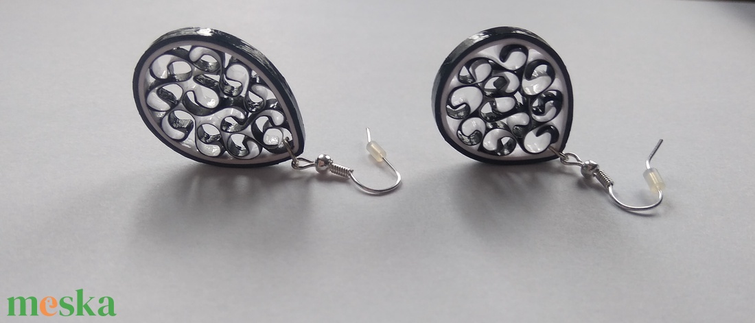 Elegáns vidámság - quilling technikával készült fülbevaló - ékszer - fülbevaló - lógó csepp fülbevaló - Meska.hu Elegáns vidámság - quilling technikával készült fülbevaló - ékszer - fülbevaló - lógó csepp fülbevaló - Meska.hu