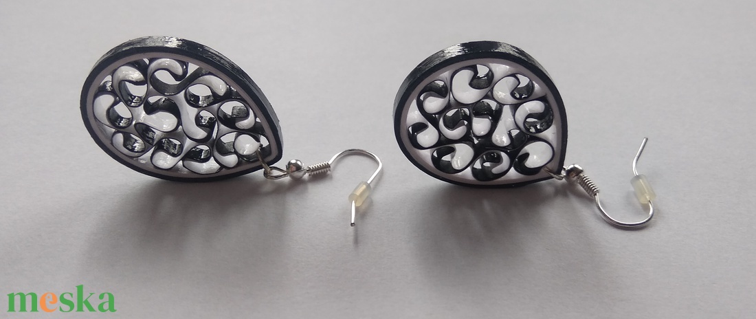 Elegáns vidámság - quilling technikával készült fülbevaló - ékszer - fülbevaló - lógó csepp fülbevaló - Meska.hu Elegáns vidámság - quilling technikával készült fülbevaló - ékszer - fülbevaló - lógó csepp fülbevaló - Meska.hu