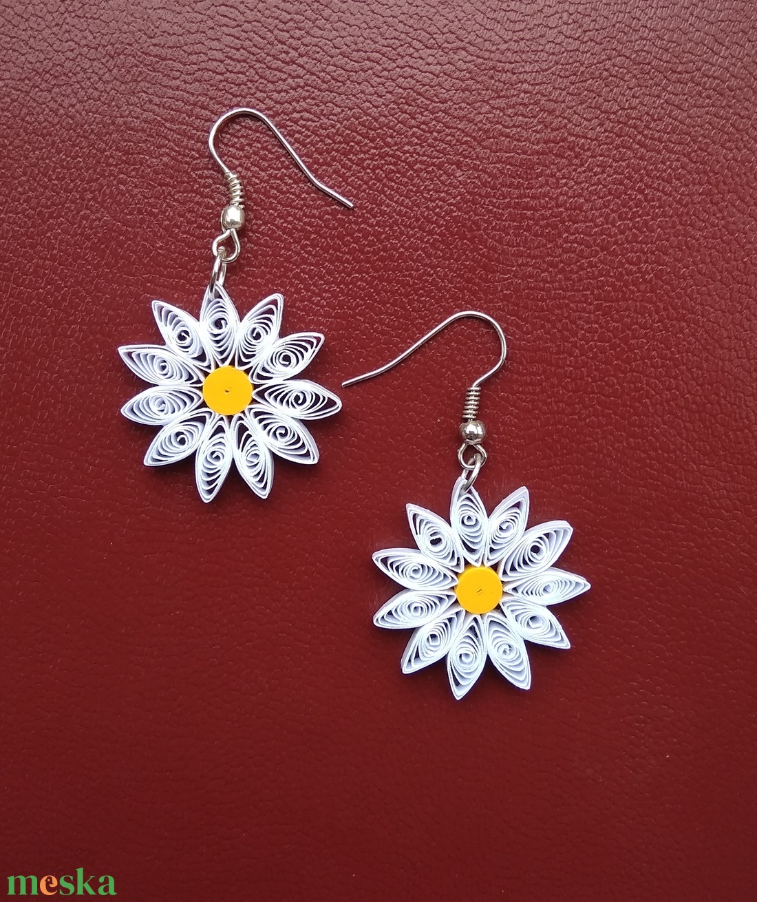 Százszorszép - quilling technikával készült fülbevaló - ékszer - fülbevaló - lógó fülbevaló - Meska.hu