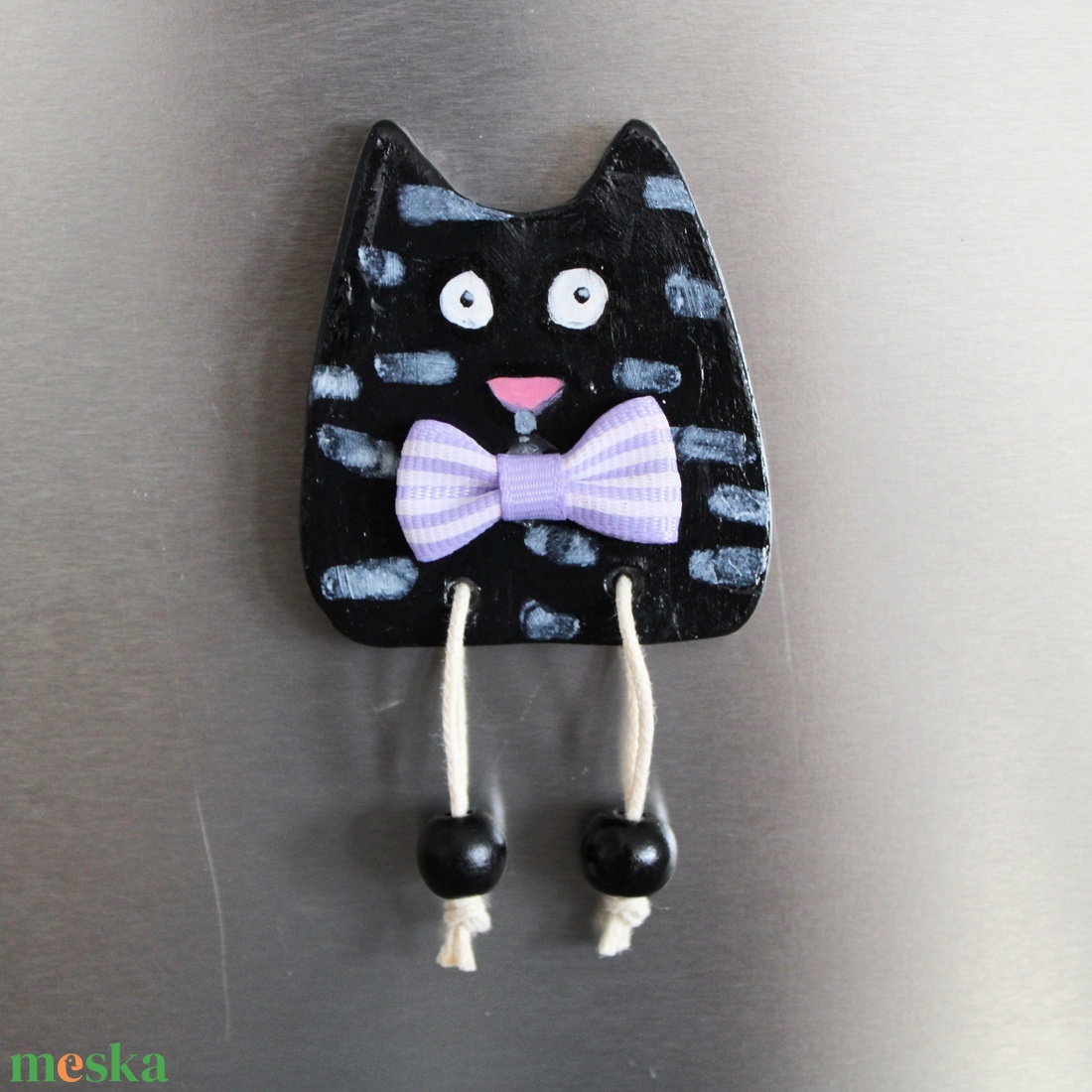 Foltos fekete cicás hűtőmágnes - otthon & életmód - konyhafelszerelés, tálalás - konyhai dekoráció - hűtőmágnes - Meska.hu