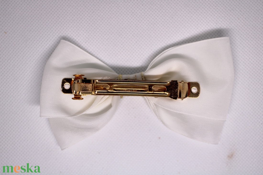 Fehér masnis kislány francia hajcsat - ruha & divat - hajdísz & hajcsat - hajcsat & hajtű - Meska.hu