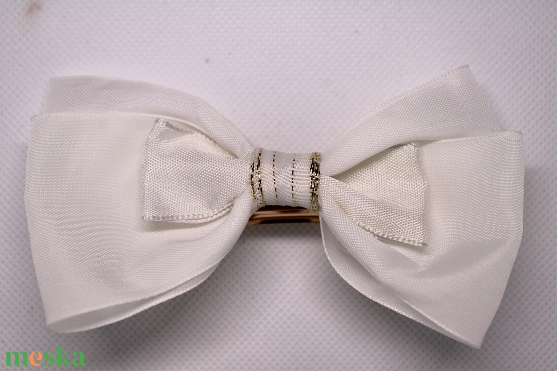 Fehér masnis kislány francia hajcsat - ruha & divat - hajdísz & hajcsat - hajcsat & hajtű - Meska.hu