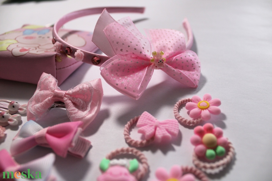 Rózsaszín kislány hajbavaló ajándékszett - ruha & divat - hajdísz & hajcsat - hajráf & hajpánt - Meska.hu