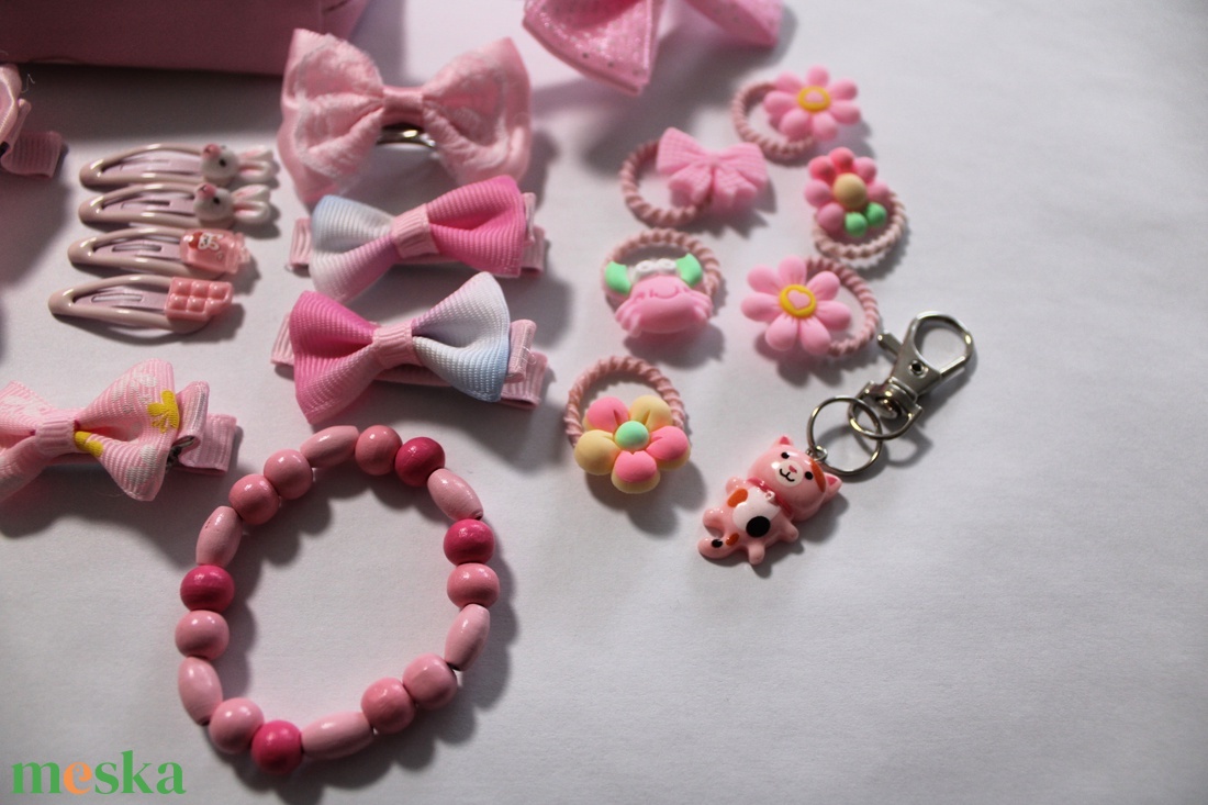 Rózsaszín kislány hajbavaló ajándékszett - ruha & divat - hajdísz & hajcsat - hajráf & hajpánt - Meska.hu