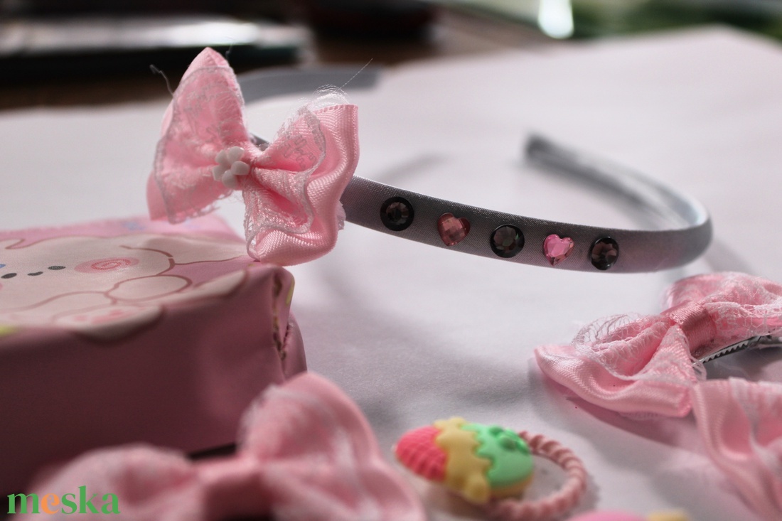 Szürke-Rózsaszín kislány hajbavaló ajándékszett - ruha & divat - hajdísz & hajcsat - hajráf & hajpánt - Meska.hu