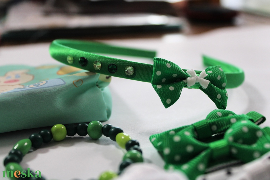 Zöld kislány hajbavaló ajándékszett - ruha & divat - hajdísz & hajcsat - hajráf & hajpánt - Meska.hu
