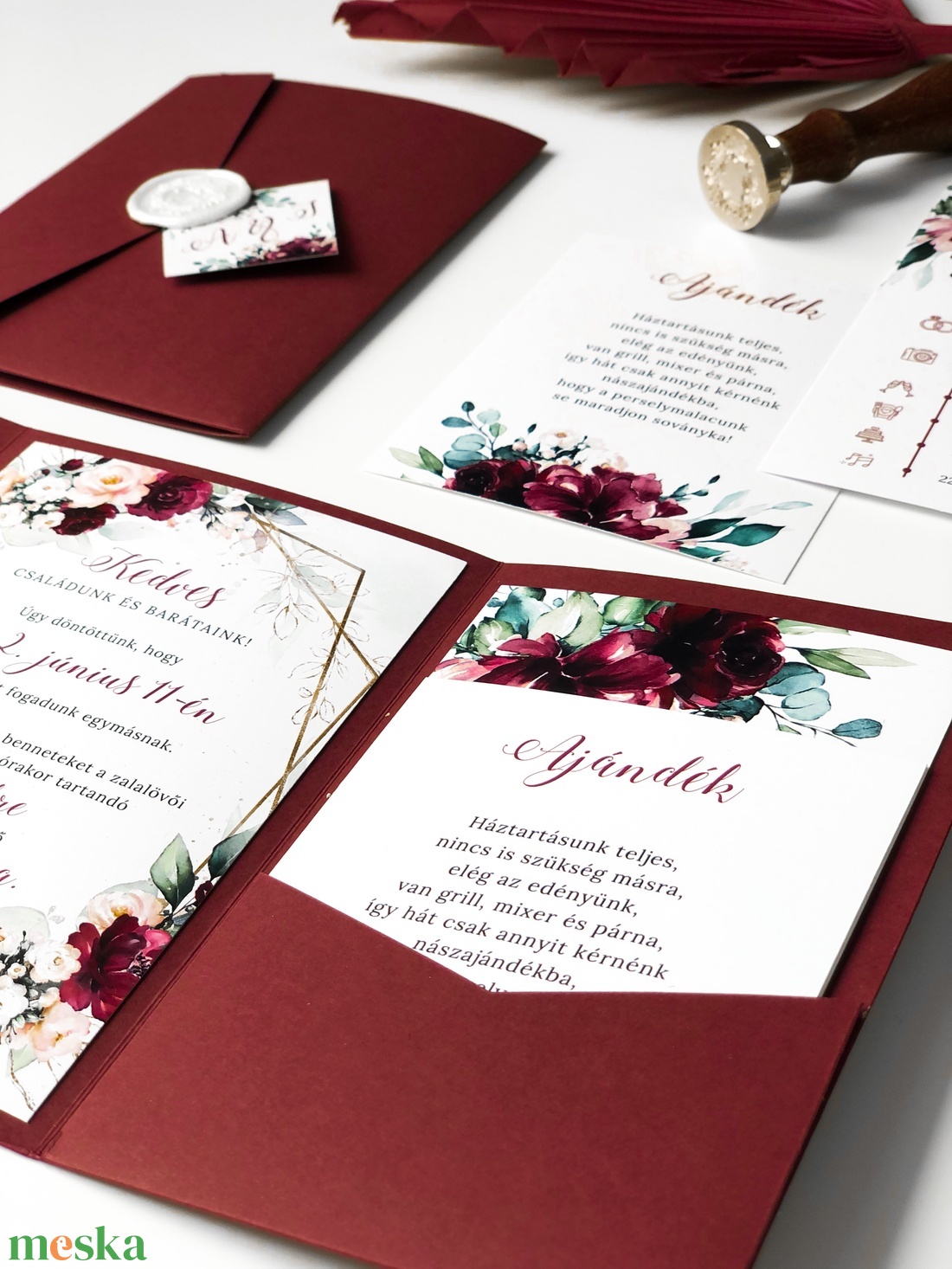 Burgundi, virágos esküvői meghívó zsebes tokkal, viaszpecséttel - esküvő - meghívó & kártya - meghívó - Meska.hu