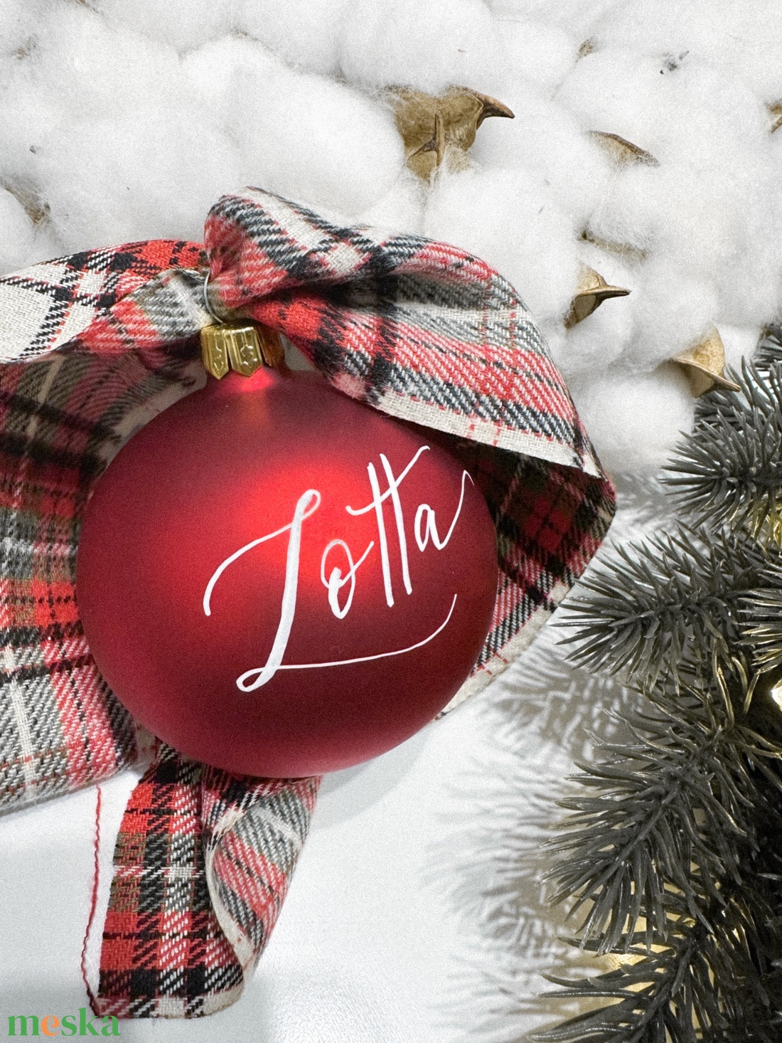 Kézzel írt karácsonyi matt piros üveggömb - Feliratos - Egyedi - Névre szóló - karácsony - karácsonyi lakásdekoráció - karácsonyfadíszek - Meska.hu