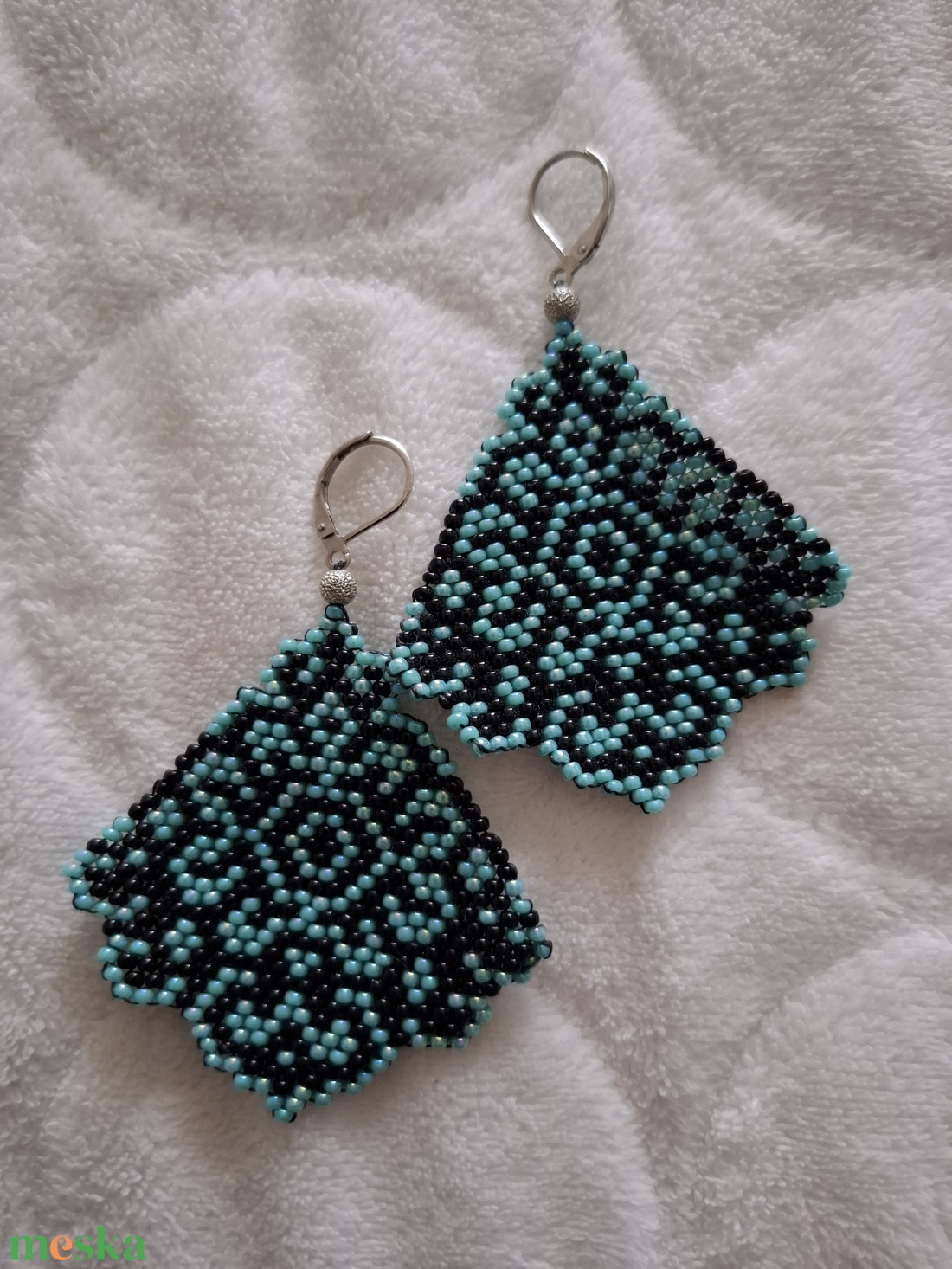 Gyöngyfűzött fülbevaló - ékszer - fülbevaló - lógó fülbevaló - Meska.hu