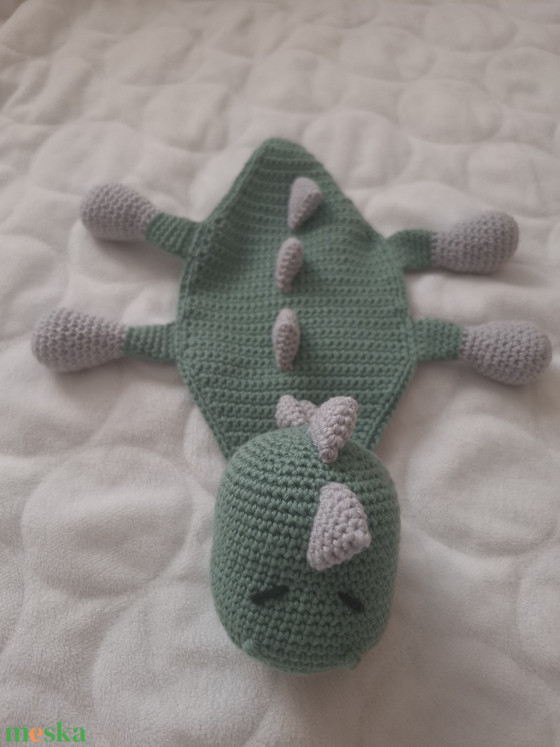 Dínós horgolt szundikendő - játék & sport - plüssállat & játékfigura - plüss dínók - Meska.hu