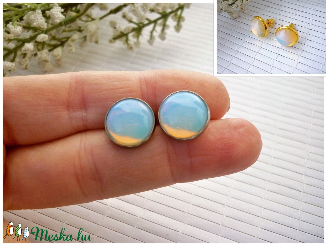 Opalit holdkő - 12 mm-es bedugós fülbevaló nemesacél alapban - ékszer - fülbevaló - pötty fülbevaló - Meska.hu