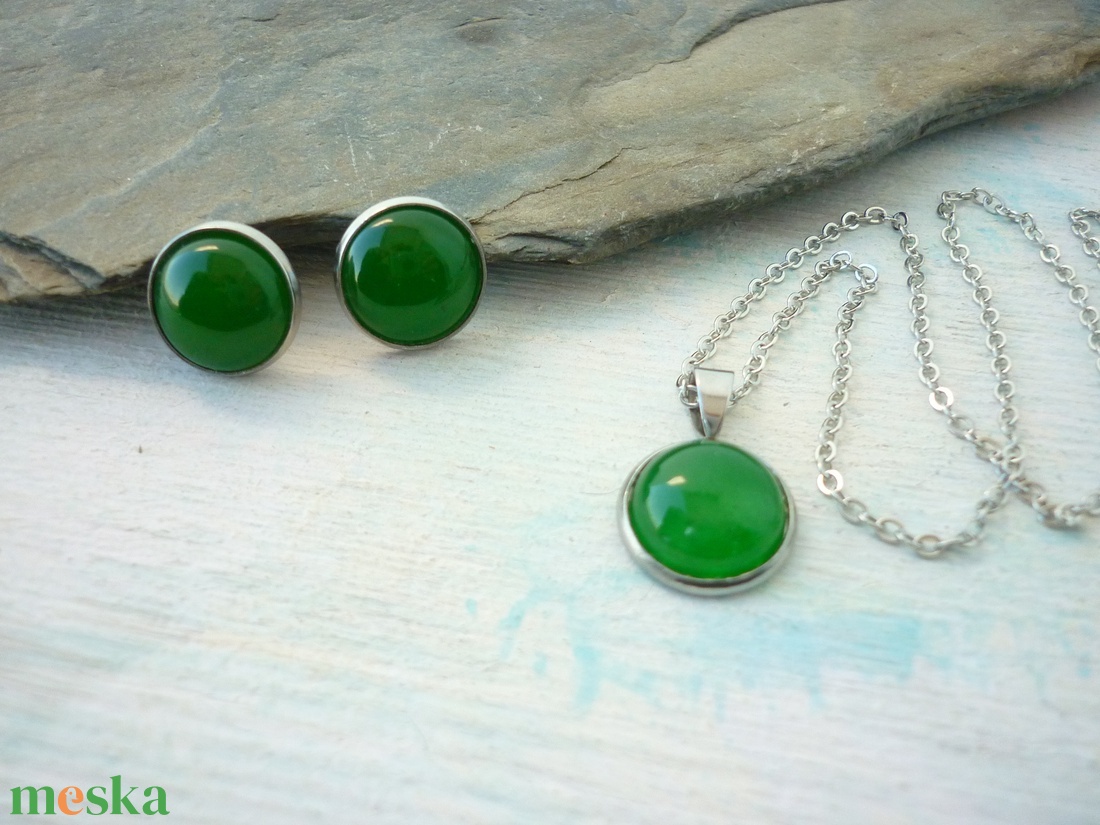 Zöld jade ásvány fülbevaló/medál szett nemesacél alapban - ékszer - ékszerszett - Meska.hu