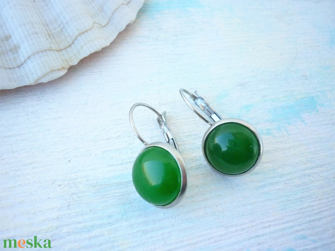Zöld jade fülbevaló 12mm-es nemesacél franciakapcsos alapban - ékszer - fülbevaló - lógós kerek fülbevaló - Meska.hu