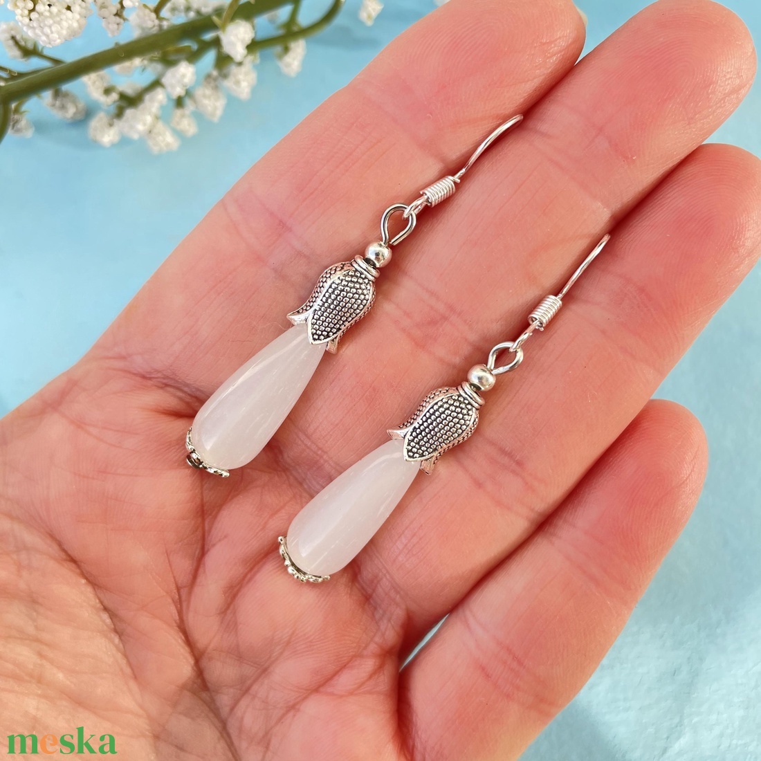 Hóvirág - fehér jade fülbevaló - ékszer - fülbevaló - lógó csepp fülbevaló - Meska.hu