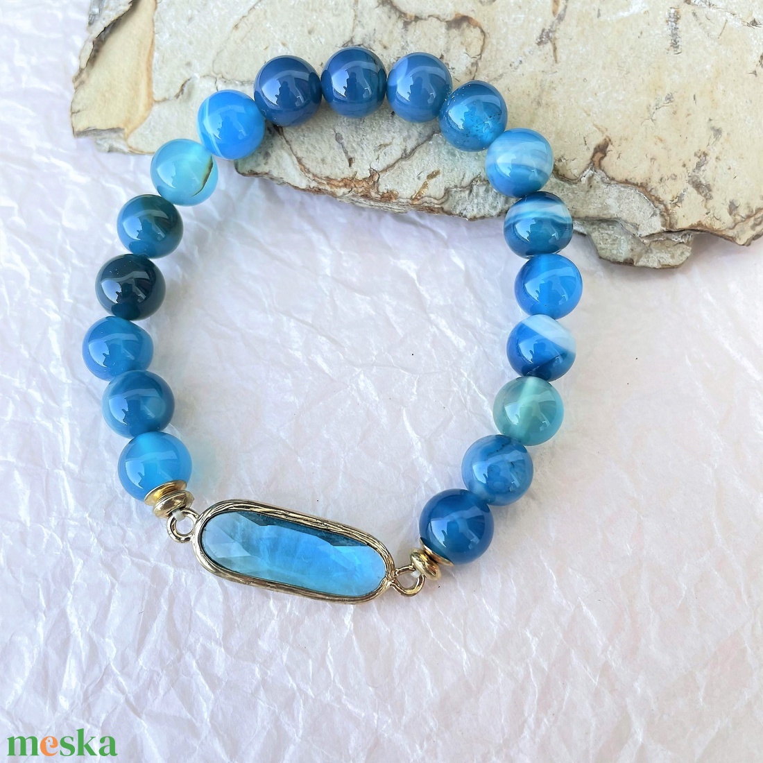 Kék kristály -  csíkos achát ásvány    karkötő - ékszer - karkötő - gyöngyös karkötő - Meska.hu