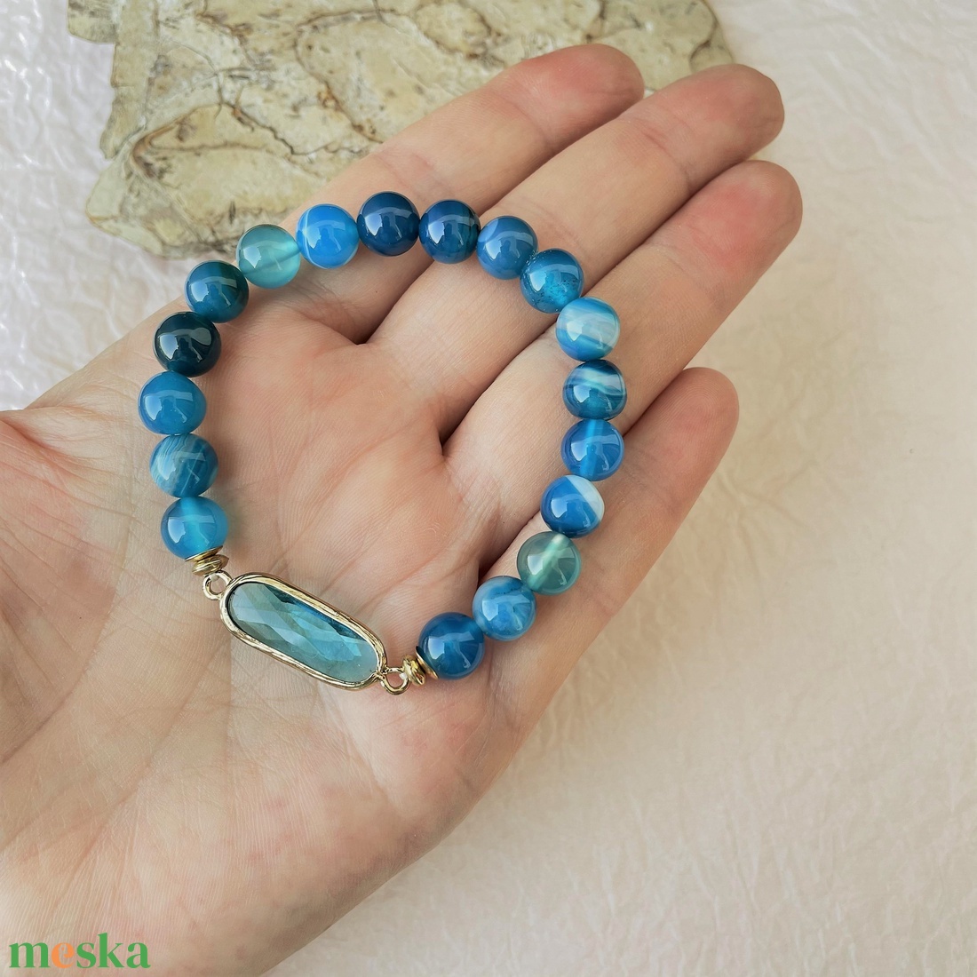 Kék kristály -  csíkos achát ásvány    karkötő - ékszer - karkötő - gyöngyös karkötő - Meska.hu