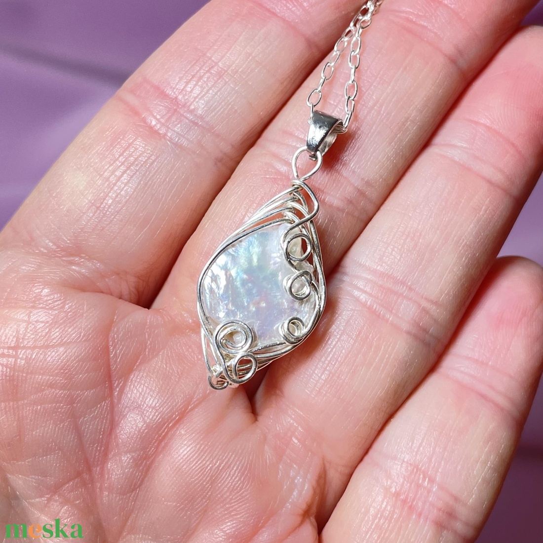 Tekergő  - édesvízi gyöngy medál ezüst láncon - ékszer - nyaklánc - medál - Meska.hu