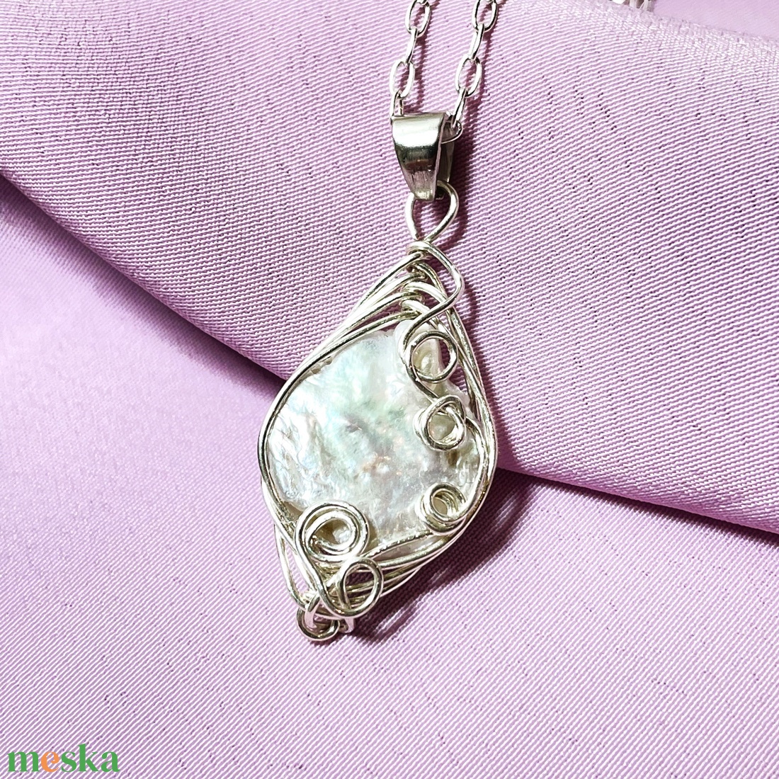 Tekergő  - édesvízi gyöngy medál ezüst láncon - ékszer - nyaklánc - medál - Meska.hu