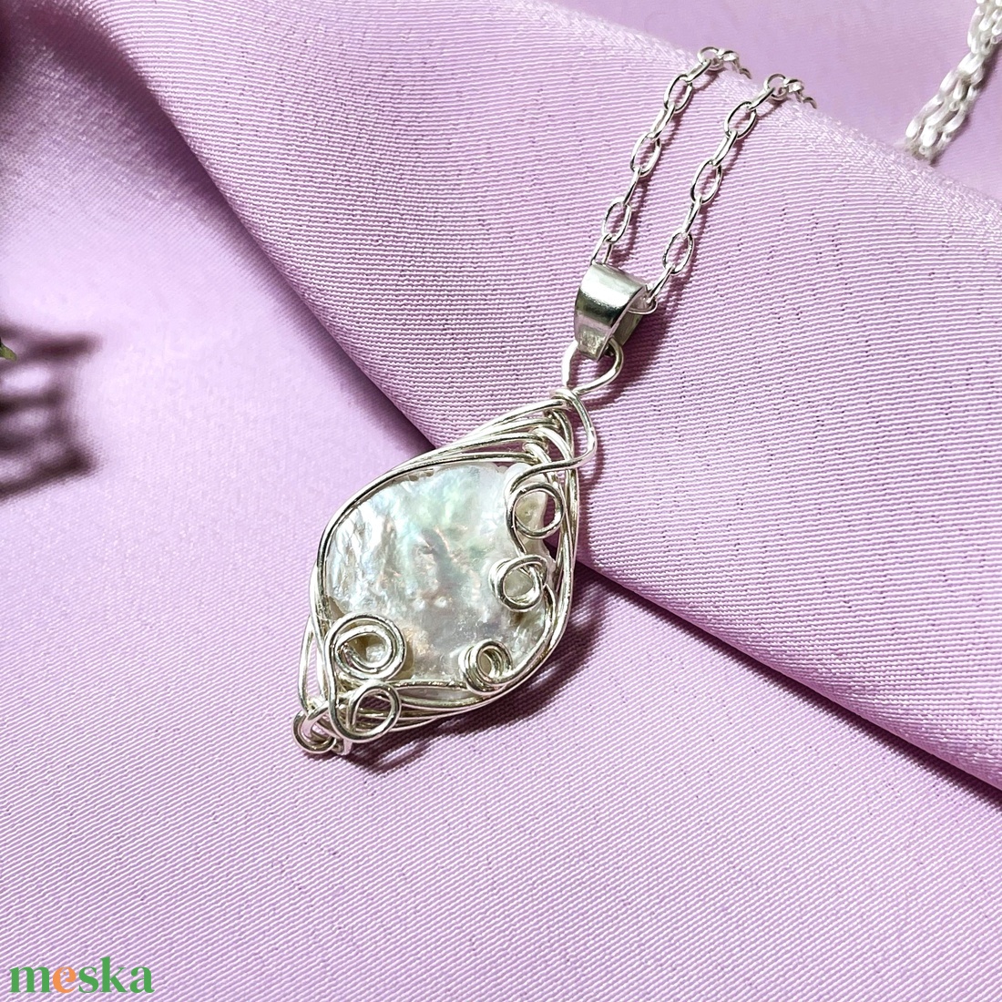 Tekergő  - édesvízi gyöngy medál ezüst láncon - ékszer - nyaklánc - medál - Meska.hu