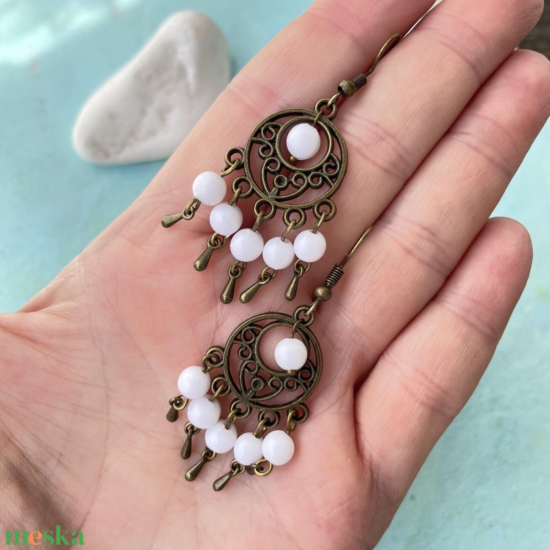 Vintage elegancia - fehér/bronz fülbevaló - ékszer - fülbevaló - lógós kerek fülbevaló - Meska.hu Vintage elegancia - fehér/bronz fülbevaló - ékszer - fülbevaló - lógós kerek fülbevaló - Meska.hu