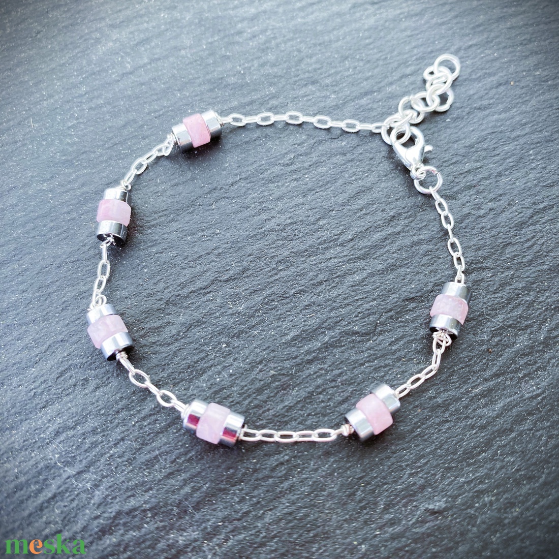 Pink kalcedon/ezüst    karkötő  - ékszer - karkötő - gyöngyös karkötő - Meska.hu