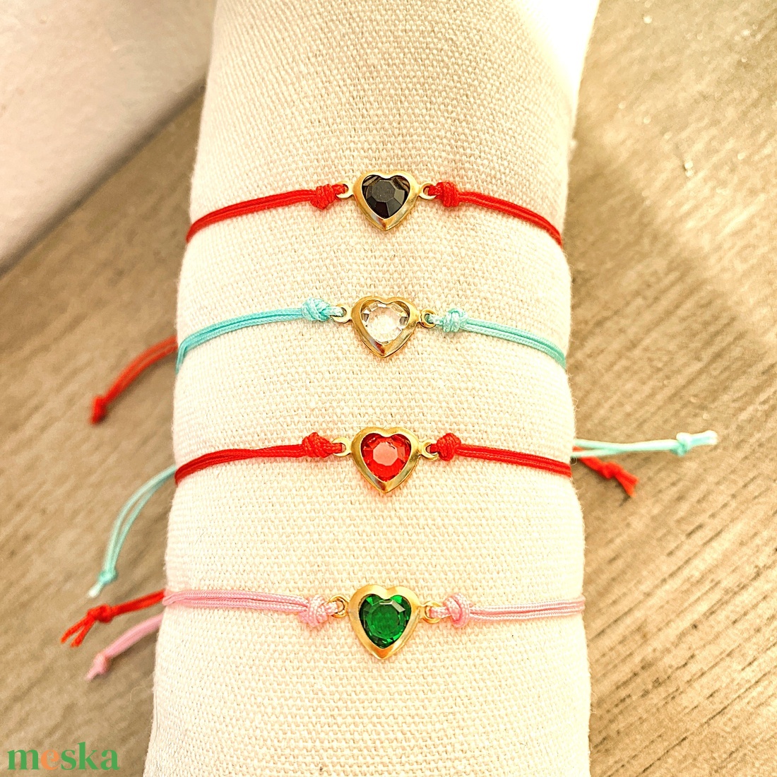 Kristály szíves karkötő - ékszer - karkötő - charm karkötő - Meska.hu