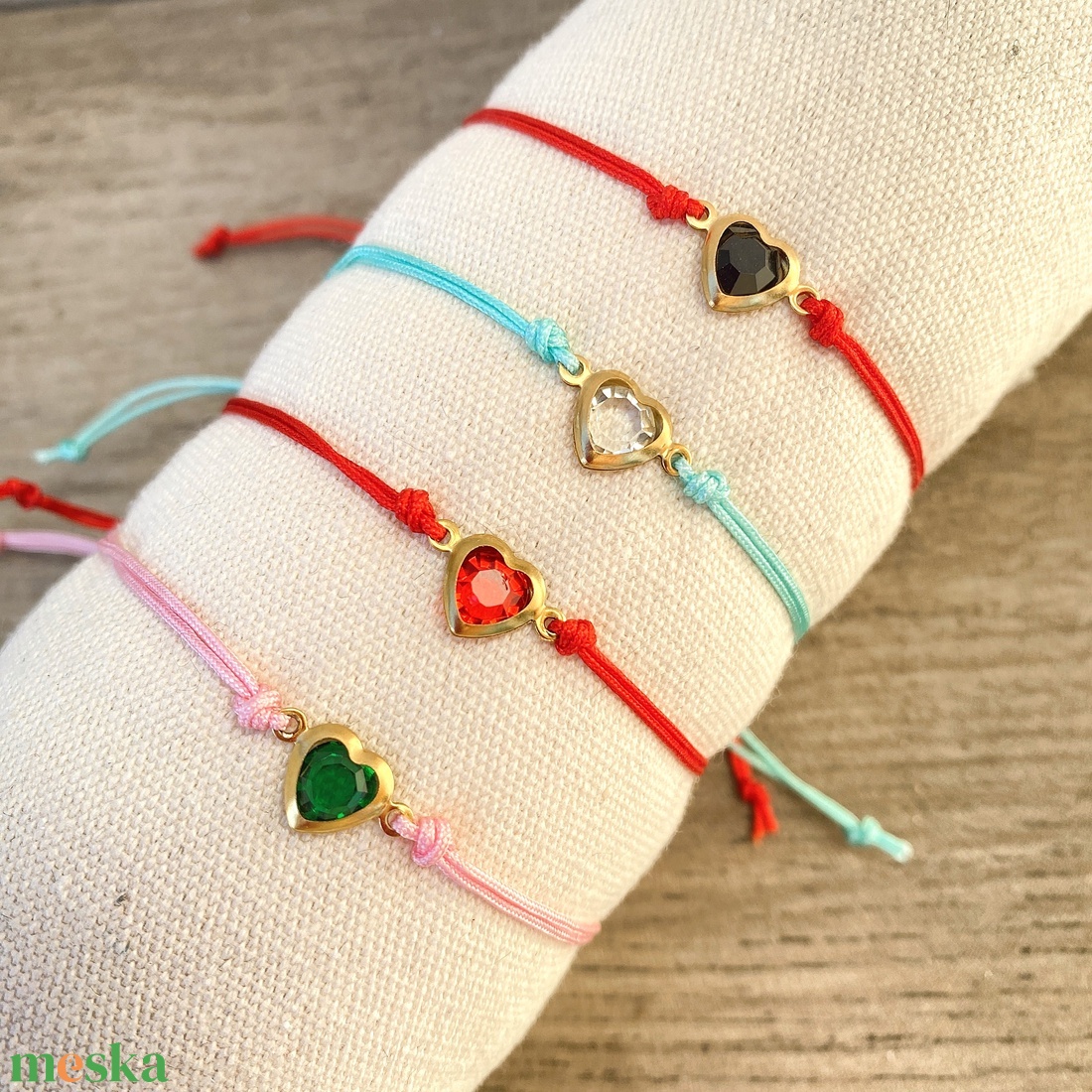 Kristály szíves karkötő - ékszer - karkötő - charm karkötő - Meska.hu