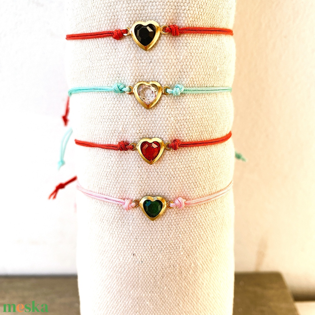 Kristály szíves karkötő - ékszer - karkötő - charm karkötő - Meska.hu