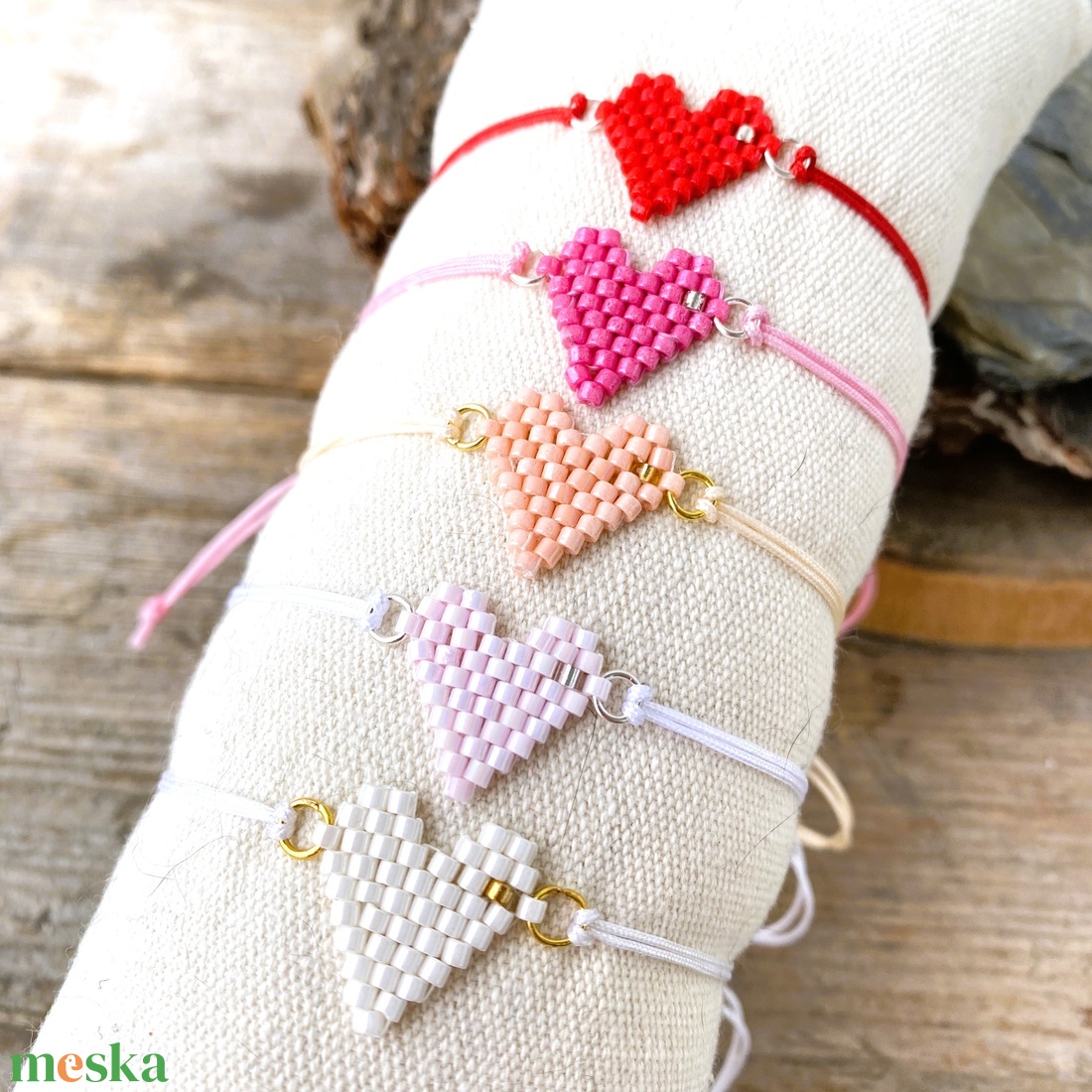 Miyuki szíves karkötő - ékszer - karkötő - charm karkötő - Meska.hu