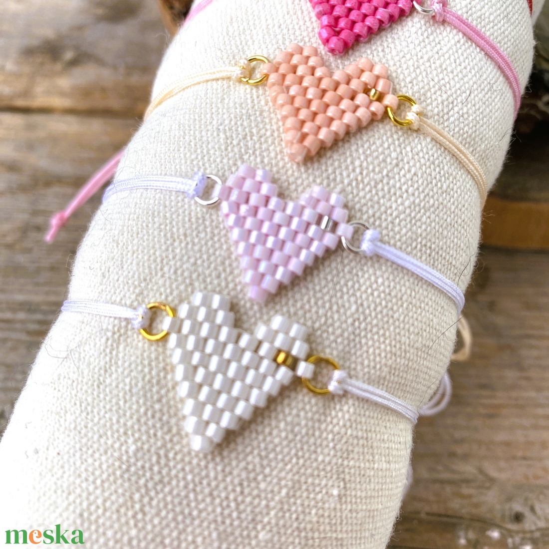 Miyuki szíves karkötő - ékszer - karkötő - charm karkötő - Meska.hu