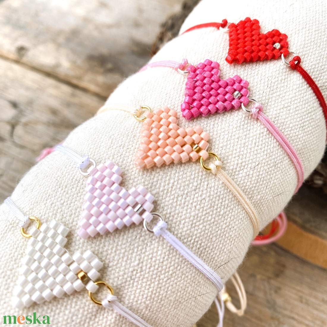 Miyuki szíves karkötő - ékszer - karkötő - charm karkötő - Meska.hu