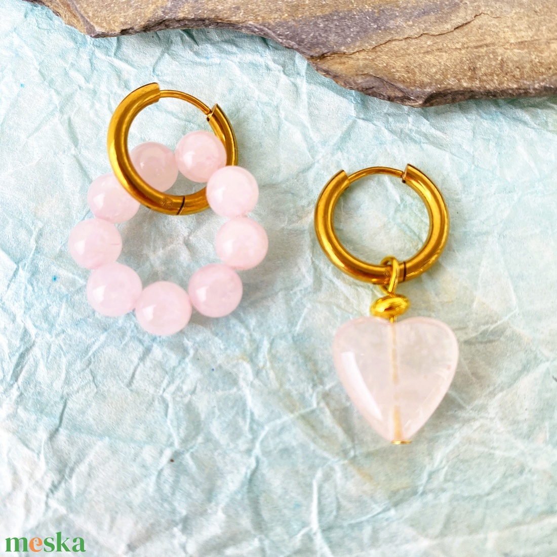 Rózsakvarc szív charm  - ásvány fülbevaló nemesacél karika alapon - ékszer - fülbevaló - karika fülbevaló - Meska.hu