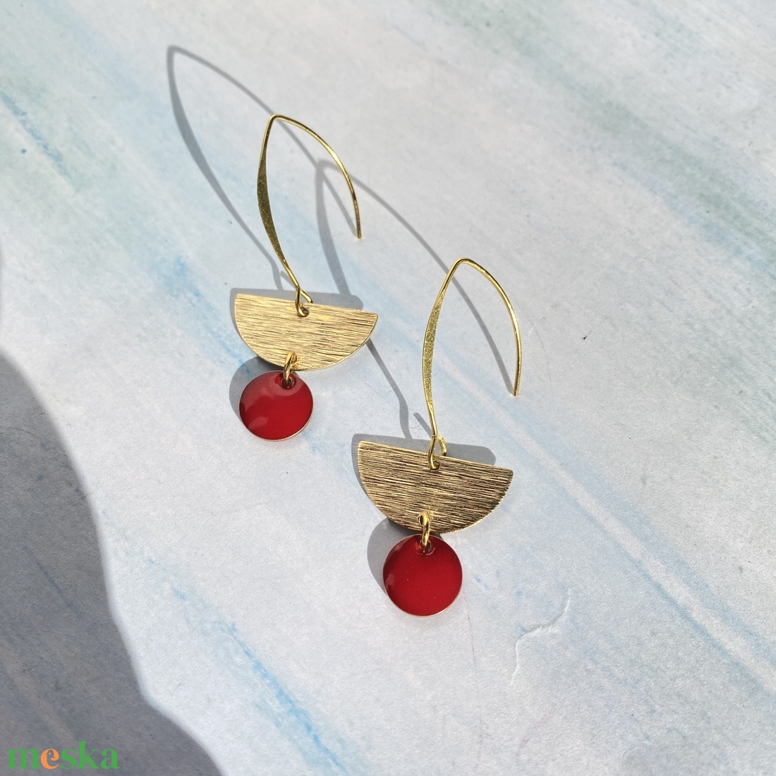 2. Geometrikus   piros/arany fülbevaló nemesacél akasztóval  - ékszer - fülbevaló - lógó fülbevaló - Meska.hu