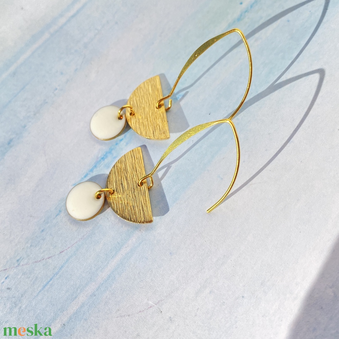 2. Geometrikus   fehér/arany fülbevaló nemesacél akasztóval  - ékszer - fülbevaló - lógó fülbevaló - Meska.hu