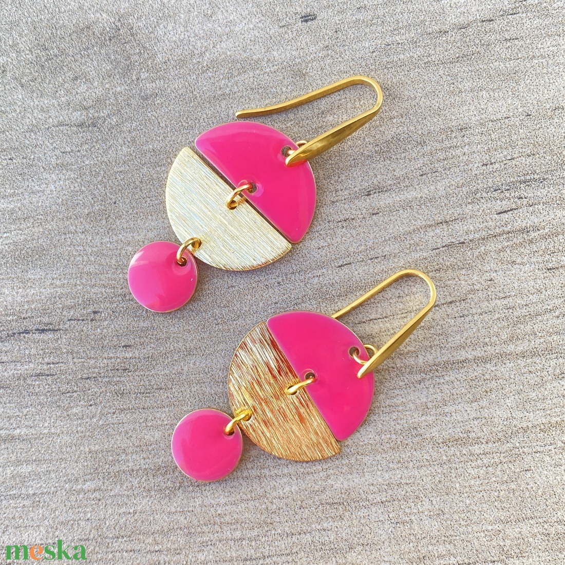  Geometrikus   pink/arany fülbevaló nemesacél akasztóval  - ékszer - fülbevaló - lógó fülbevaló - Meska.hu
