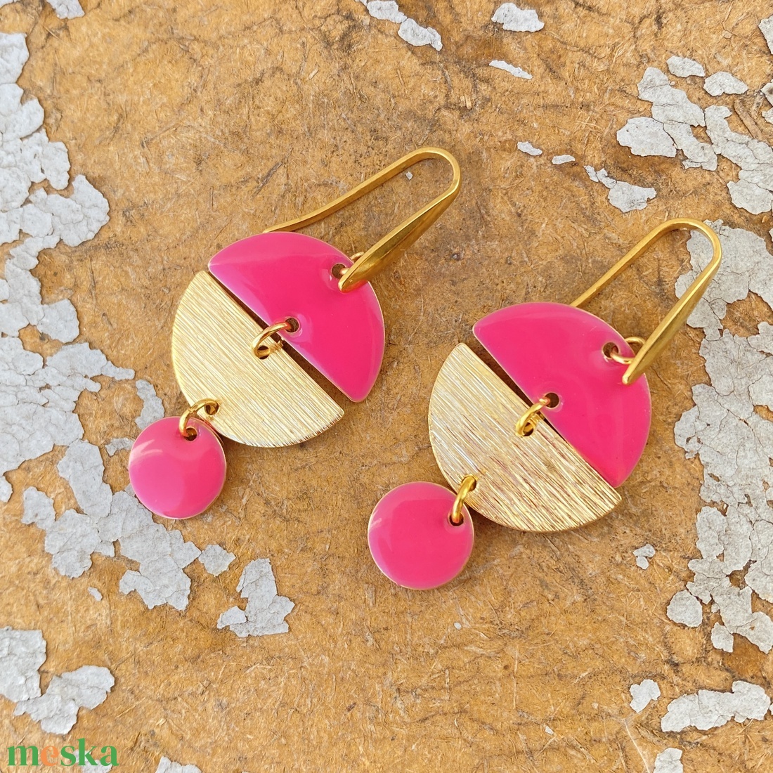  Geometrikus   pink/arany fülbevaló nemesacél akasztóval  - ékszer - fülbevaló - lógó fülbevaló - Meska.hu