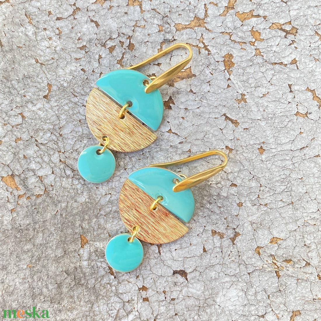  Geometrikus   türkiz/arany fülbevaló nemesacél akasztóval  - ékszer - fülbevaló - lógó fülbevaló - Meska.hu
