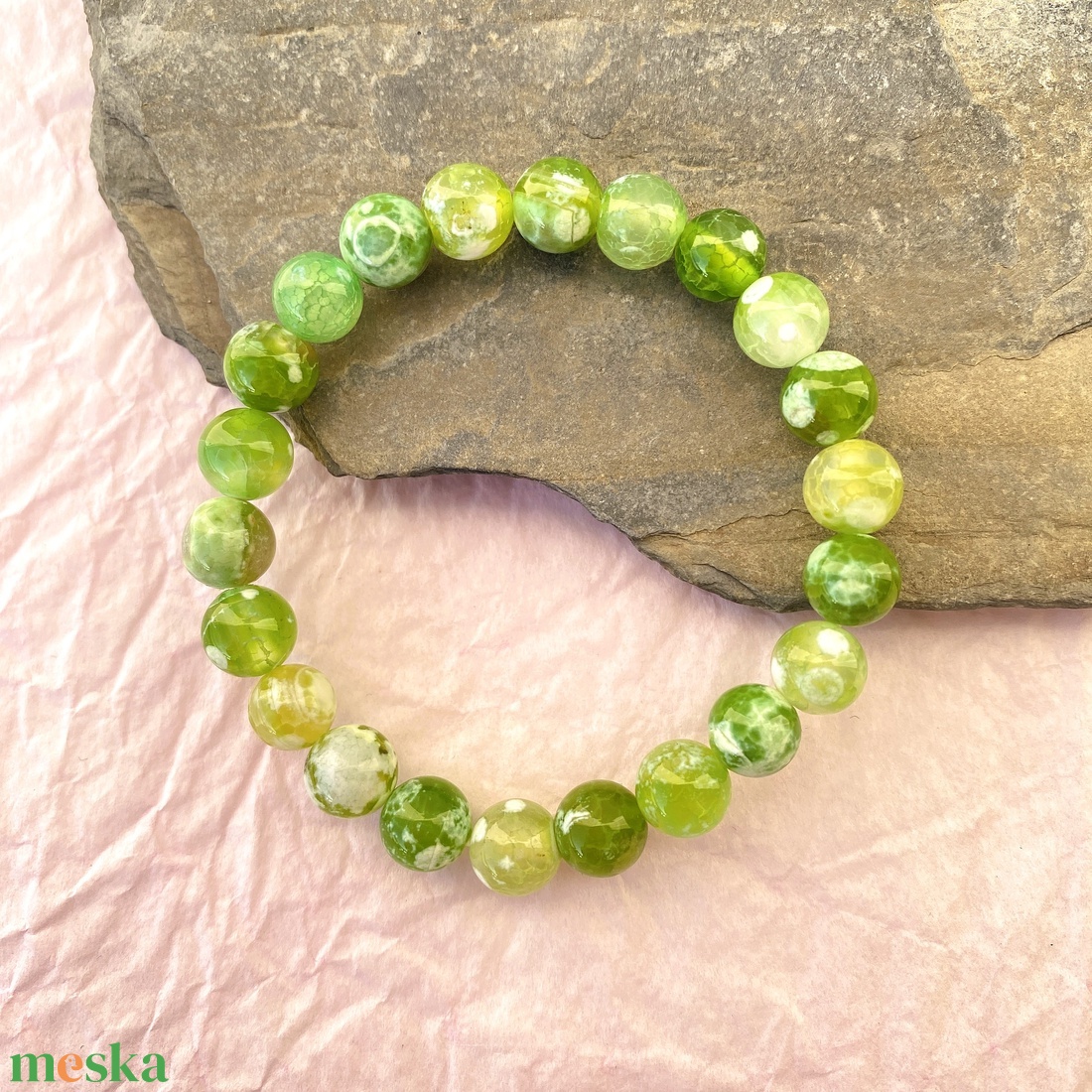 Világoszöld tűzachát karkötő  -  fémmentes ásvány  karkötő - ékszer - karkötő - gyöngyös karkötő - Meska.hu