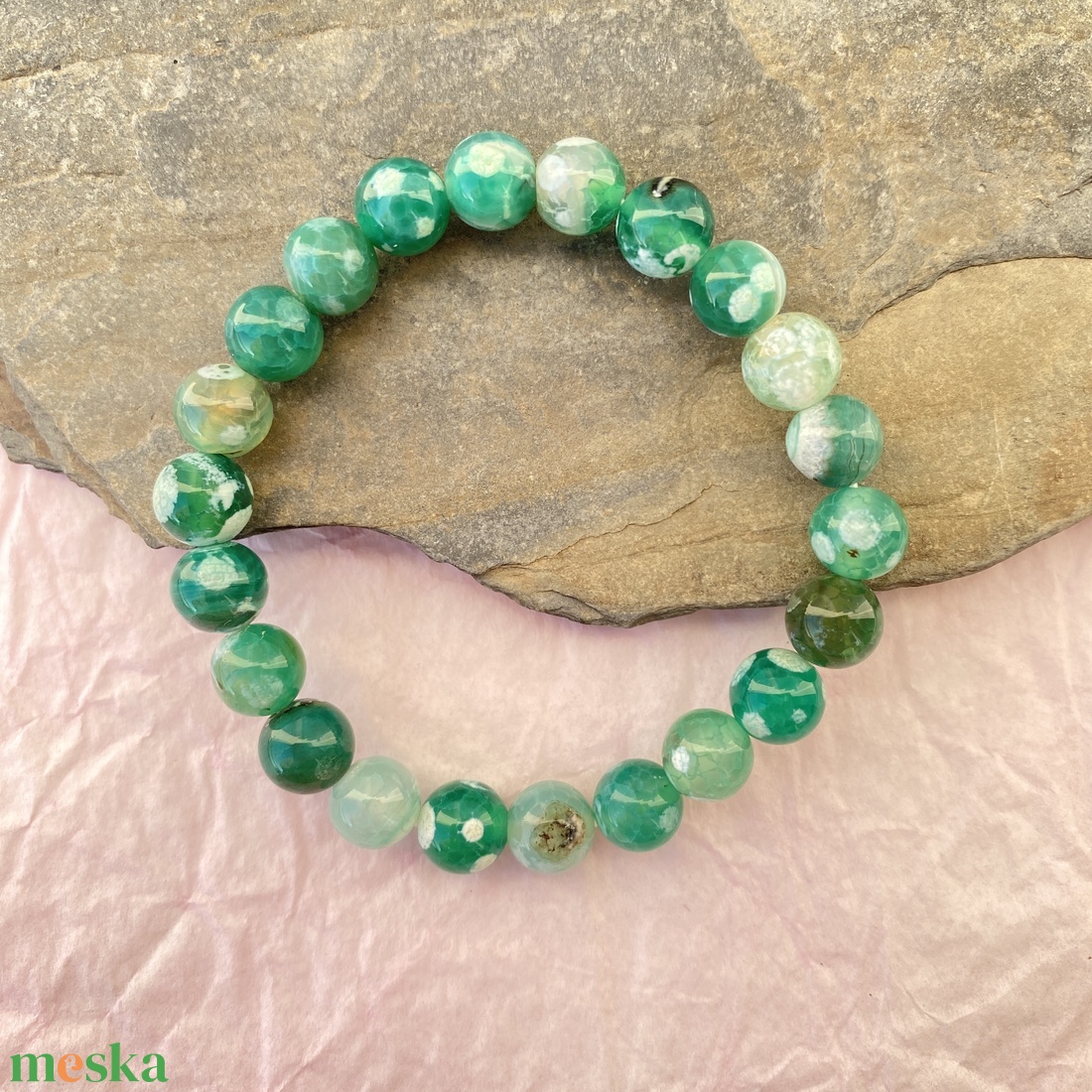 Smaragdzöld tűzachát karkötő  -  fémmentes ásvány  karkötő - ékszer - karkötő - gyöngyös karkötő - Meska.hu