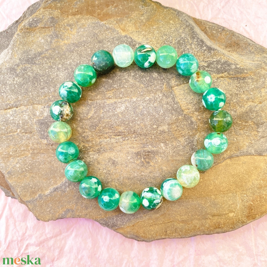 Smaragdzöld tűzachát karkötő  -  fémmentes ásvány  karkötő - ékszer - karkötő - gyöngyös karkötő - Meska.hu