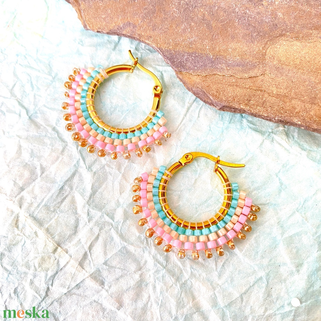 Tavasz I. - karika  fülbevaló miyuki gyöngyökből - ékszer - fülbevaló - karika fülbevaló - Meska.hu